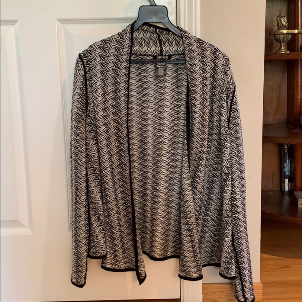 Women’s large Nic + Zoe cardigan and wrap top.